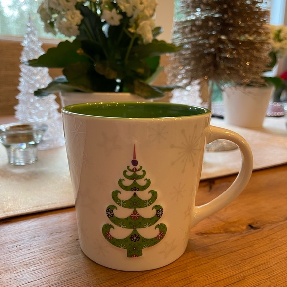 Starbucks Snowflakes and Christmas Tree Embossed Mug 2006 - Picture 1 of 6